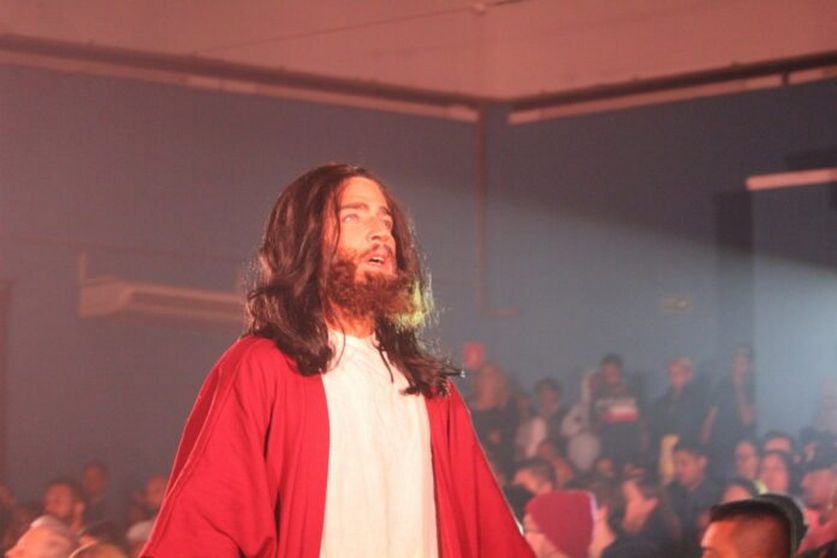 Emoção no palco: Paixão de Cristo 2024 chega ao Teatro Municipal de Jandira